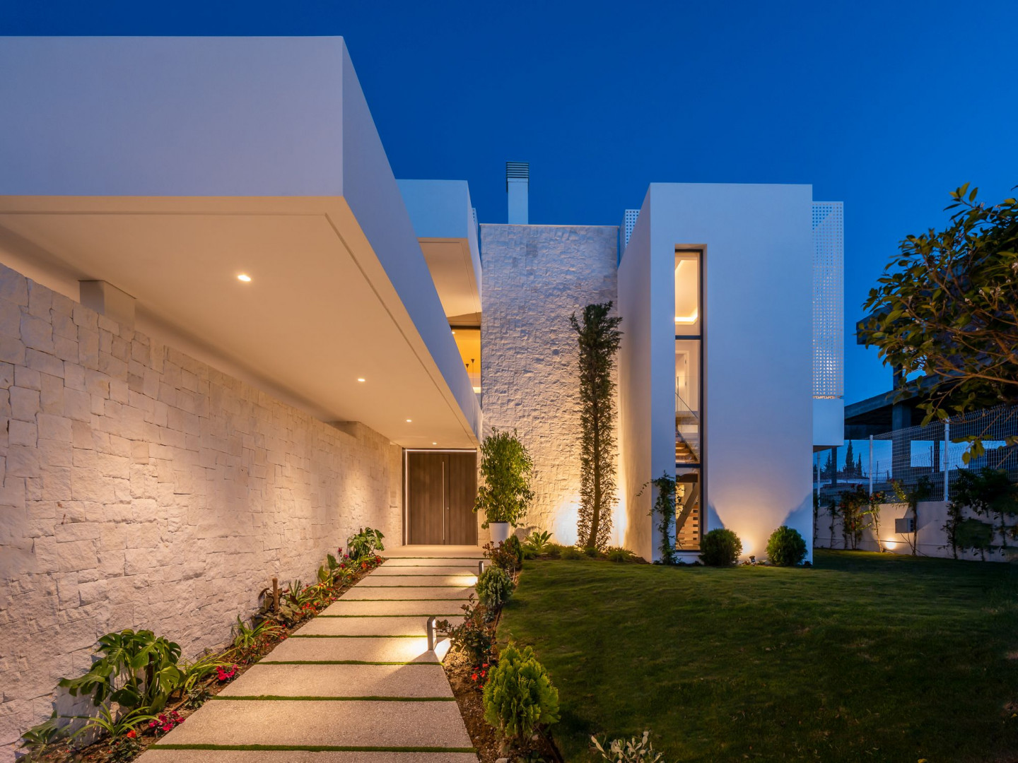 New modern villas near Cancelada Estepona.PL87